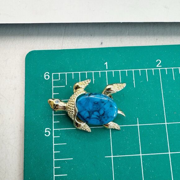 Gerry’s Vtg Faux Turquoise Shell Turtle Brooch Kitsch Small Southwest Animal - Picture 3 of 6